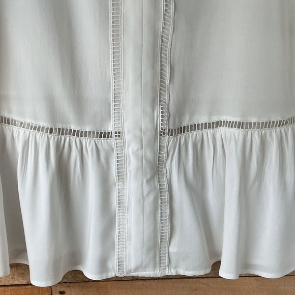 Express Size M White Short Flared Sleeves Peplum Top V-Neck 100% Rayon - Picture 2 of 10